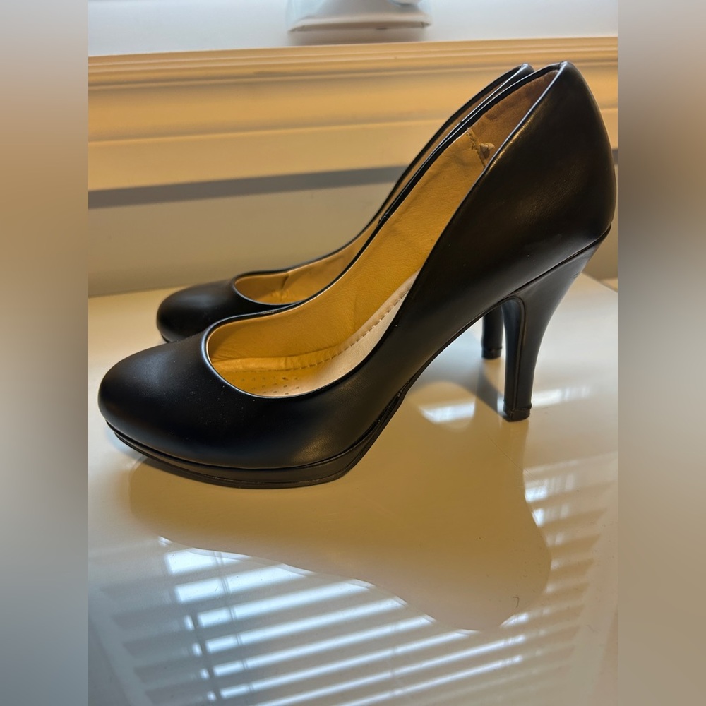 Classic Black Women's High Heel Pumps sz10
